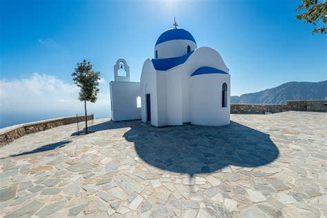 Gereja Kubah Biru Desa Nikia Pulau Nisyros Yunani Foto Stok Unduh