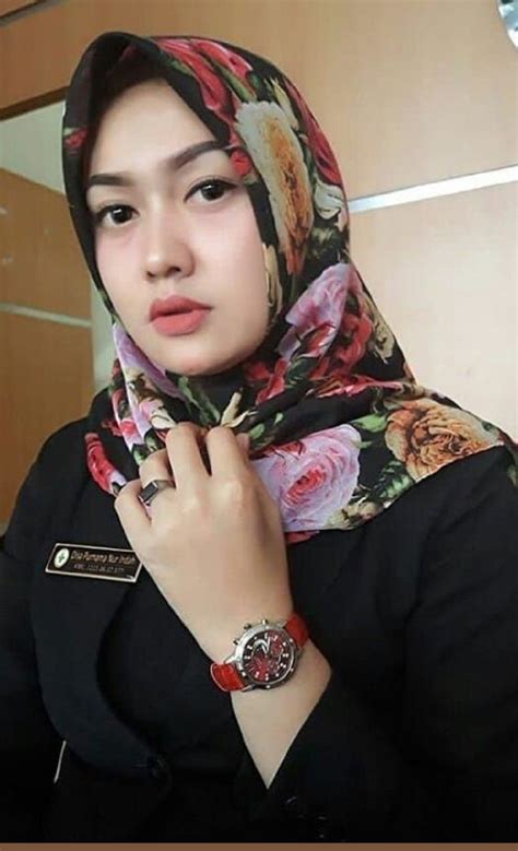 Pin Oleh Binsalam Di Hijab Cantik Di 2020 Wanita Hijab Chic Wanita