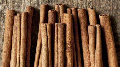 What Is the Equivalent Substitution of Cinnamon Extract for Cinnamon Sticks?
