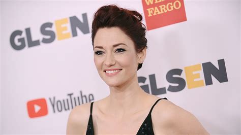 Supergirl Star Chyler Leigh Opens Up About Sexuality Abc11 Raleigh