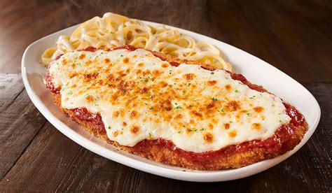 Enjoy our freshly baked garlic. Olive Garden Is Bringing Back Its Giant Chicken Parm And ...