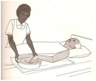 Baño en cama se refiere a la limpieza general que se proporciona al paciente hospitalizado en su cama, cuando no puede o no le está permitido deambular para hacerlo por el solo en bañarse en regadera o tina. Enfermería Básica UCV : octubre 2013