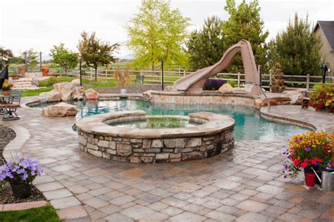 Choosing The Best Pool Features For Your Backyard Oasis