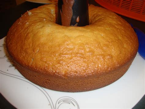 Kue bolu juga dapat dijadikan sebagai kue jenis lain sehingga tidak heran jika kue ini selalu hadir di berbagai acara. Umi Belajar Masak: Resep Bolu simple