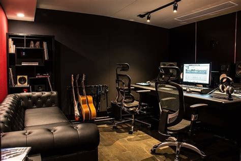 A Quality Studio Complete With The Leather Couch 👍 By Thesantana