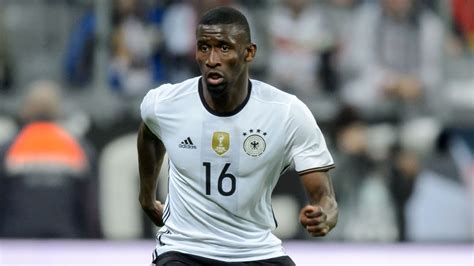 Pogba, rakibinin kendisini ısırdığını söyledi; Five things to know about Germany and Roma defender Antonio Rudiger