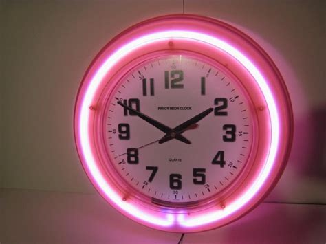 Retro Pink Diner Wall Neon Fancy Clock 50s Modern New Fancy Clock