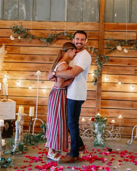 The Bachelorettes Hannah Brown Is Engaged Photos And Details