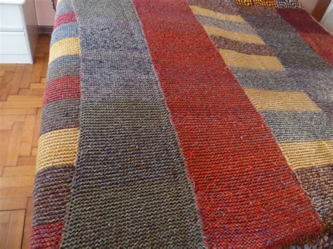 Runner da letto cm 60x240 (matrimoniale), realizzato con tessuto raso di cotone nero e damasco oro. amo creare: Coperte riscoperte