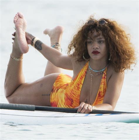 Pin On Rihanna Sexy Beauty Legs