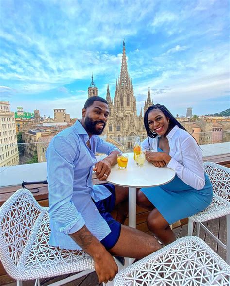 Mike Edwards Enjoys Vacation In Spain With Pregnant Wife Perri