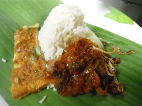 Nasi lemak with fried chicken, popular cuisine in malaysia. Himpunan Resepi Bonda...: Nasi Lemak Sambal Kerang