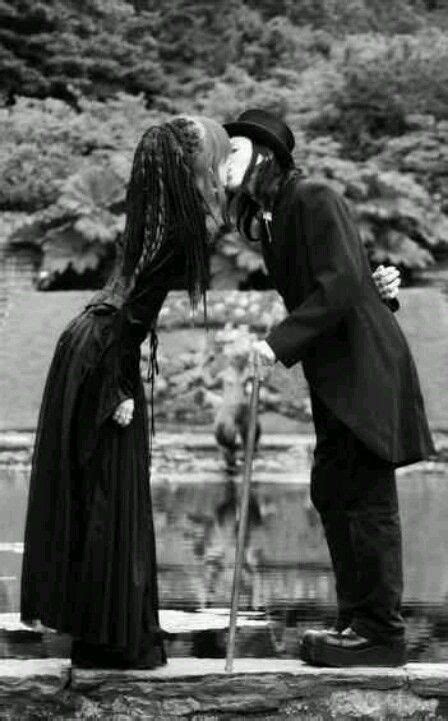 Goth Gothic Couple Kiss Goth Dating Gothic Beauty Goth