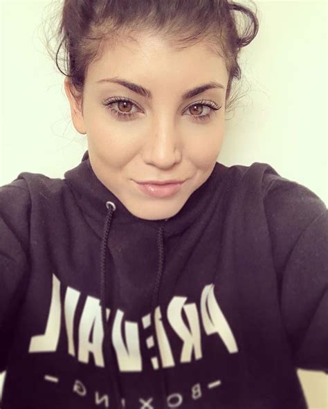 Briana Cuoco En Instagram “new Year Same Asshole Taking Selfies 🙋🏻‍♀️🙋🏻‍♀️🙋🏻‍♀️” Briana Cuoco