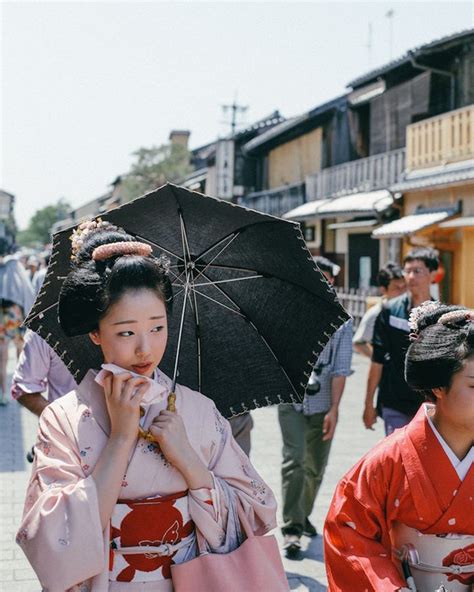 Japanese Street Photography Highlights The Nations Rich Culture