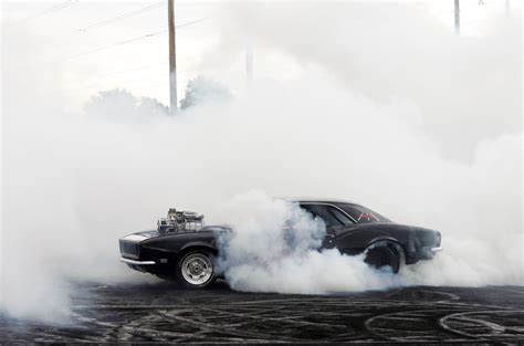 Photos From A Car Burnouts Contest Shockblast