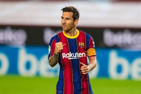 Pep guardiola says move for lionel messi not in man city's plans 'right now' as club pursue harry kane. Barcelona Potong Gaji Pemain, Lionel Messi Bisa Gabung Man ...