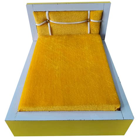 Velvet Yellow And White Laddu Gopal Bed For Temple Size 6 X 8 Inch