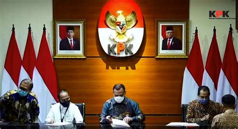 Pertama Kali Dalam Sejarah Ada Foto Jokowi Di Ruang Konferensi Pers