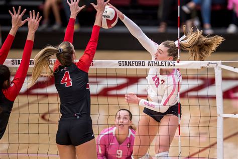 Womens Volleyball Falls To Top Ranked Texas