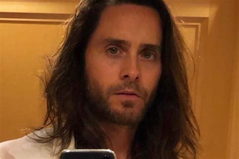 He made his debut with minor roles in the television shows camp wilder (1992) and almost home (1993). Jared Leto más musculoso que nunca en el tráiler de ...
