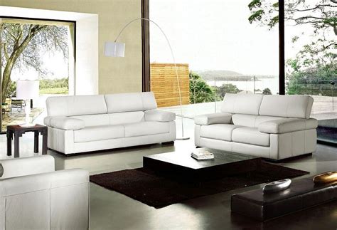 Von handgefertigten ledersofas über klassische chesterfield wie stylische wohnmöbel bis zu den eigen gefertigten designer garnituren ist alles dabei, was das einrichterherz begehrt. Inspirierende Italienischen Leder Sofa Sets Vg ...