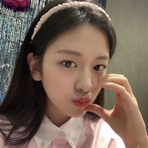 An Yujin Izone Ive Selca Icon Pfp Kpop In 2022 Icon I Icon Girl