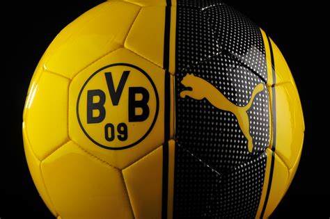 Die innerhalb der flagge in rasterform angeordneten quadrate, welche jeweils aus zwei dreiecken zusammengesetzt sind und einen kreis. Bvb Logo Png - jembatan