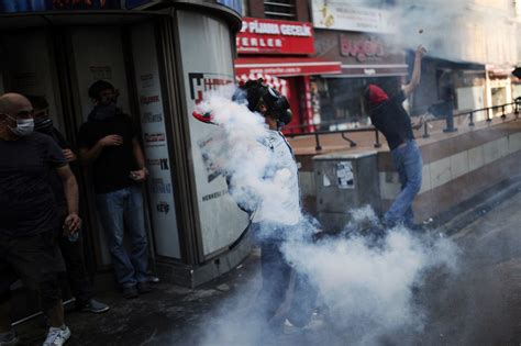 Drench Warfare Protest Pics From Turkey Mirror Online