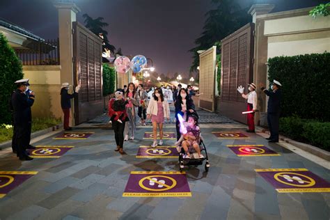 Disneyland Reabre En China Con Estrictas Medidas