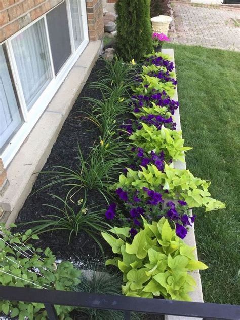 One of the most simple front yard landscaping design plans is to plant a flower bed around the border of your home, with grass or gravel all around. 29+ The 30-Second Trick for Small Front Yard Landscaping ...