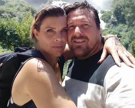 Sarah borruso, fidanzata di alberto genovese, risulta indagata dalla procura di milano per la presunta violenza sessuale avvenuta a villa lolita, a ibiza, ai danni di una ragazza di 23 anni. Incidente Bagnoregio, morta anche Hazel Desimone, la ...