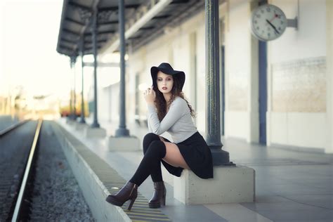 Wallpaper Hat Train Station Sitting Legs Model Women Outdoors Railroad Track Clocks