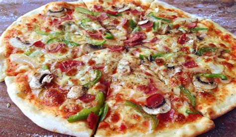 Setelah mengetahui resep dasarnya, anda bisa mencoba bereksperimen dengan beraneka pelengkap untuk. Cara Membuat Pizza Keju Yang Lezat Dan Mudah Di Nikmati