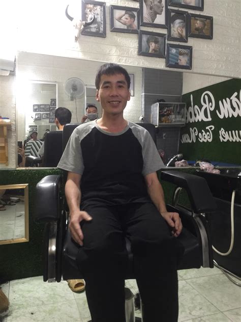 stranger buys homeless man a haircut that transforms him entirely