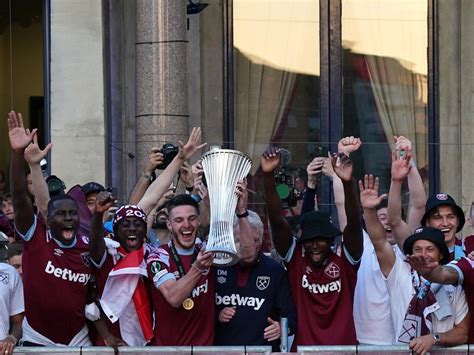 West Ham Fans Ecstatic As Squad Hosts Victory Parade