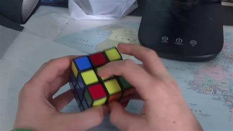Comment Résoudre Le Rubiks Cube 3x3x3 Youtube