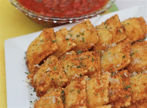 Baked ravioli appetizers served with spaghetti sauce or marinara sauce are a guaranteed hit. Toasted Ravioli Recipe | Divas Can Cook