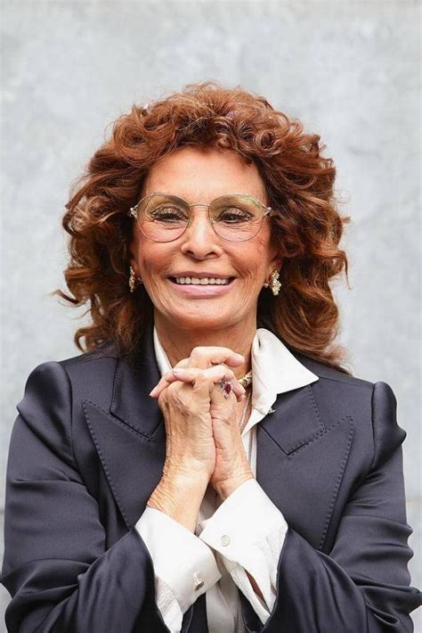 an icon of femininity beauty and elegance 88 year old sophia loren amazes fans with her