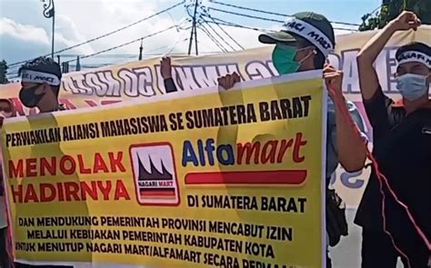 Puluhan Pedagang Lakukan Aksi Penolakan Nagari Mart