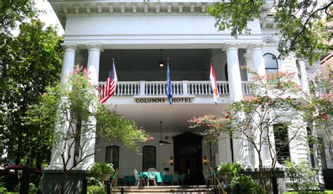 The garden district is bordered by jackson and louisiana avenue, magazine street, and st charles avenue. Uptown & Garden District Hotels | New Orleans