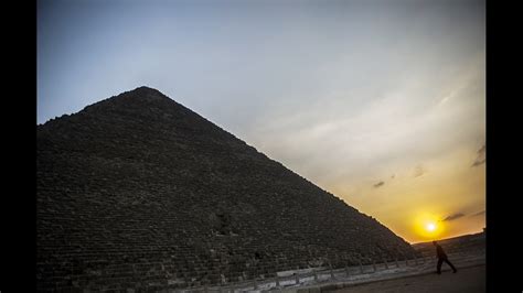 Egypt Investigating Couple Pictured Nude On Top Of Khufu Pyramid