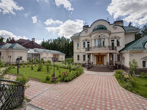 46 Million Estate In Moscow Russia With Two Mansions Homes Of The Rich