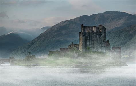Eilean Donan Castle At Dawn Photograph By Jaroslaw Blaminsky