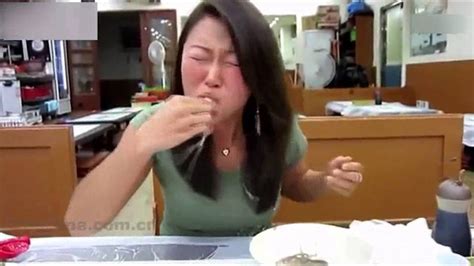 South Korean Girls Eat Live Octopus See Not Bottom Go To韩国妹纸吃活章鱼 Youtube