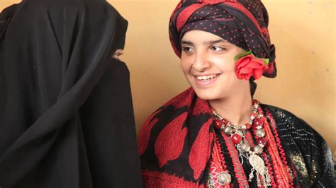 بنات يمنيات تعرف علي الجمال اليمني الاصيل المنام