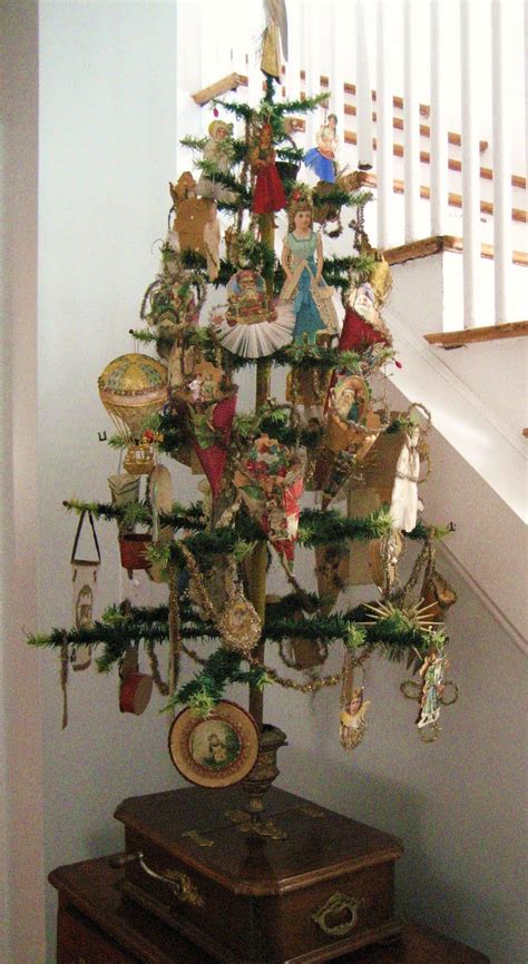 AN AMERICAN HOUSE AT CHRISTMAS  Vintage christmas tree, Antique