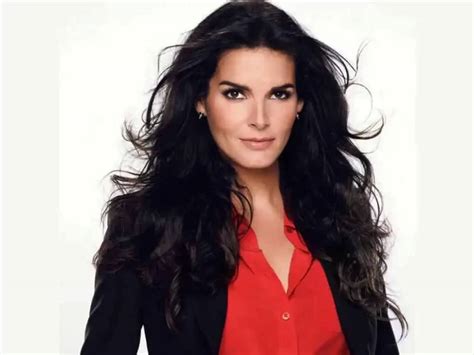 Angie Harmon Measurements Shoe Bio Height Weight And More
