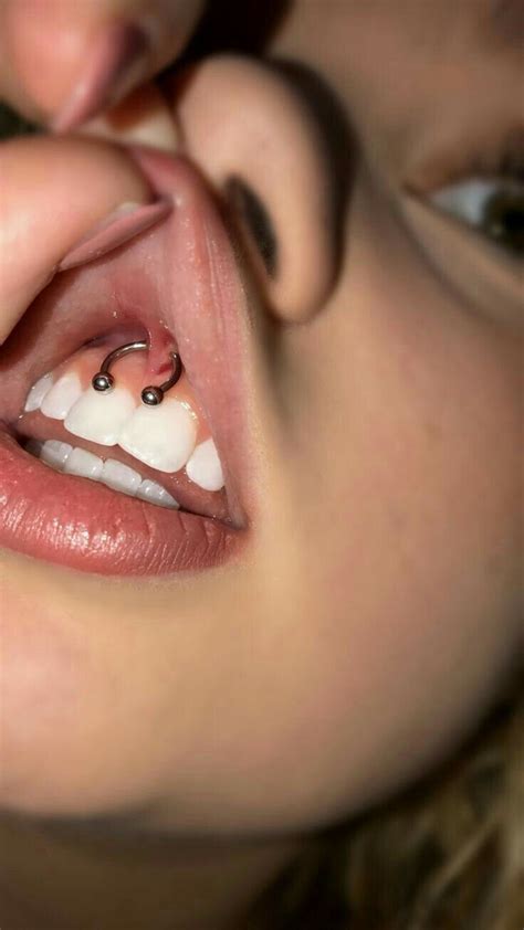 Piercing Smiley Daith Piercing Hide Piercings Foto Piercing Mouth