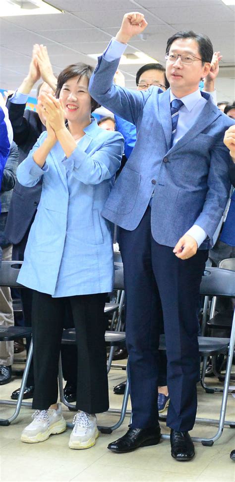 (창원=연합뉴스) 김동민 기자 = '드루킹 댓글 여론 조작' 사건에 연루돼 징역 2년이 확정된 김경수 경남지사가 21일 경남도청에서 입장 표명 중 생각하고 있다. 프로필盧·文의 남자 김경수, 이제 경남의 남자
